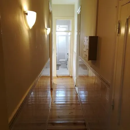 Apartment Ground Floor W/backyard