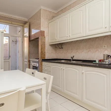 Ground Floor W/backyard Apartment *