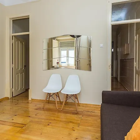 Apartment Ground Floor W/backyard