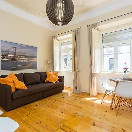 Ground Floor W/backyard Apartment *