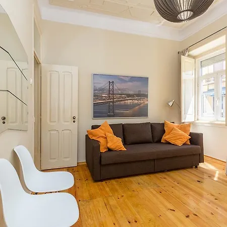 Ground Floor W/backyard * Lisbon