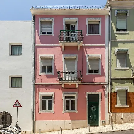 Ground Floor W/backyard *