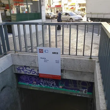 Ground Floor W/backyard