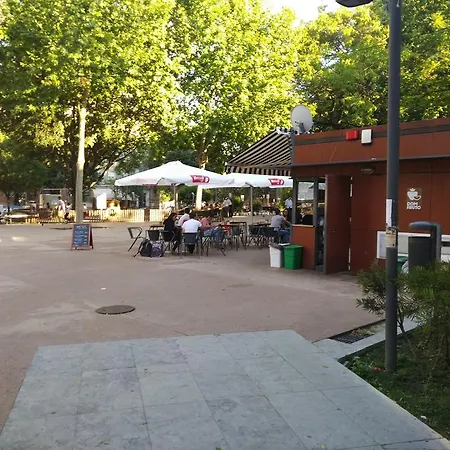 Ground Floor W/backyard Apartament